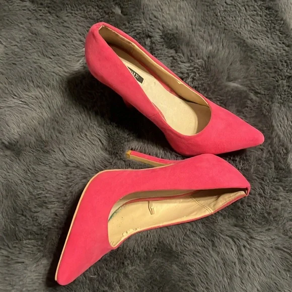 Pink heels - Picture 3 of 3